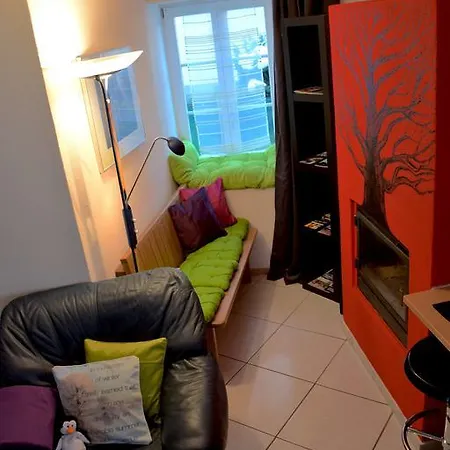 Ausfinn-apartments Red Fireplace *